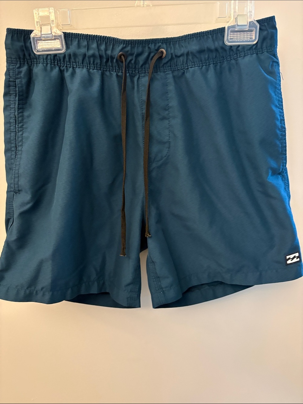 Men’s Billabong Dark Blue Shorts with Black Drawstring Size M 5in inseam